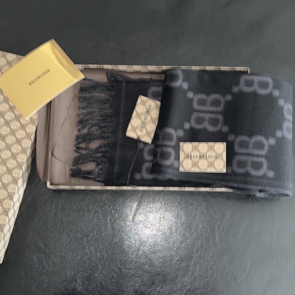 BALENCIAGA BB MACRO SCARF - Picture 3 of 3